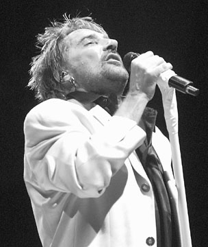rodstewart2.jpg (23881 bytes)