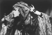stevienicks.jpg (5876 bytes)